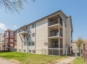 11926 81st St NW in Edmonton, AB - Building Photo