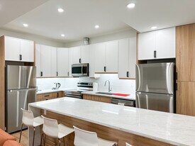 487 Campbell Av, Unit Male-Only in Windsor, ON - Building Photo