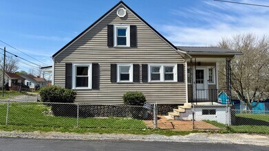 301 Lynn Ave in Kingsport, TN - Building Photo - Building Photo