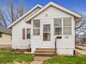 900 Center Point Rd NE in Cedar Rapids, IA - Building Photo - Building Photo