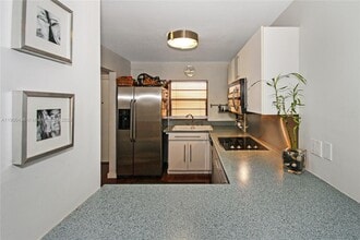 1250 Lincoln Rd in Miami Beach, FL - Building Photo - Building Photo