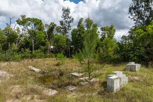 8260 Anglemoss Ct in Saint James City, FL - Building Photo