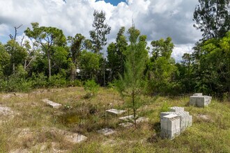 8260 Anglemoss Ct in Saint James City, FL - Building Photo - Primary Photo