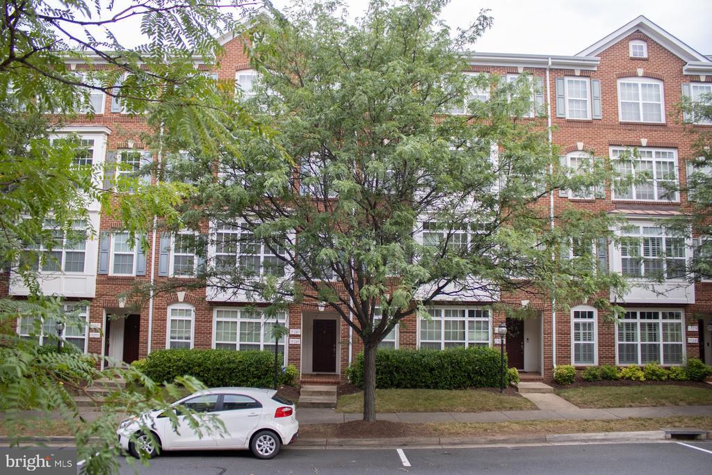 19289 Winmeade Dr in Leesburg, VA - Foto de edificio