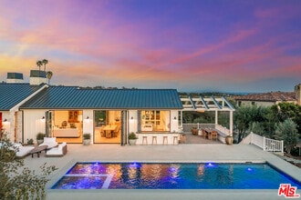 5770 Busch Dr in Malibu, CA - Building Photo - Building Photo