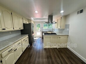 4671 Club View Dr in Westlake Village, CA - Building Photo - Building Photo