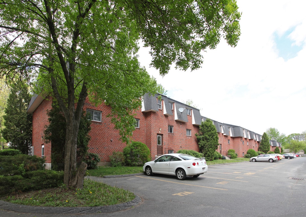 River's Edge in Chicopee, MA - Foto de edificio