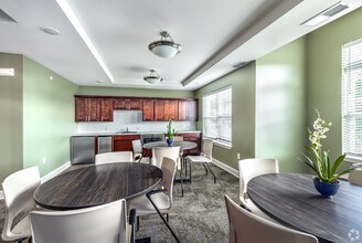 802 N Main St in Brookfield, MO - Foto de edificio - Building Photo