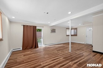 12 Talman Pl in Dix Hills, NY - Foto de edificio - Building Photo