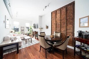 245 Griffith St in Jersey City, NJ - Building Photo