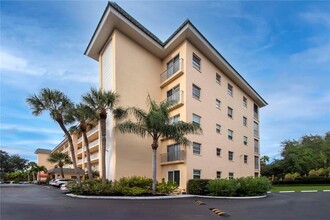 8625 Midnight Pass Rd in Sarasota, FL - Foto de edificio - Building Photo