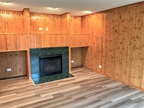 211 Bridlewood Cir in Lake In The Hills, IL - Building Photo - Building Photo