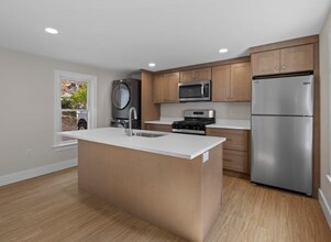 40 Cedar St in Wellesley, MA - Foto de edificio - Building Photo