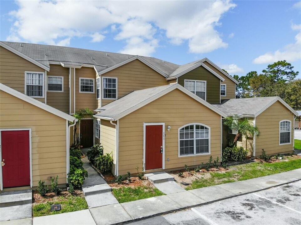 111 Washington Palm Loop in Davenport, FL - Building Photo