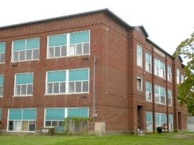 1000 W Centennial Ave in Bowling Green, MO - Building Photo
