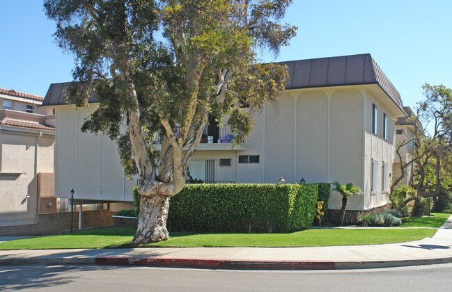 3400 Greenfield Ave in Los Angeles, CA - Building Photo - Building Photo