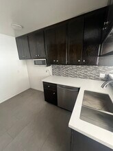 1245 N Kings Rd in West Hollywood, CA - Foto de edificio - Building Photo