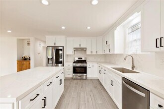 11816 Tennessee Pl in Los Angeles, CA - Building Photo - Building Photo