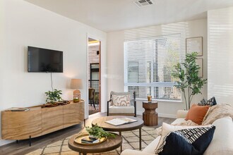 Halcyon Apartments in Reno, NV - Building Photo - Interior Photo