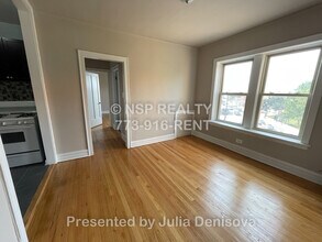 4267 W Addison St, Unit 1 in Chicago, IL - Foto de edificio - Building Photo