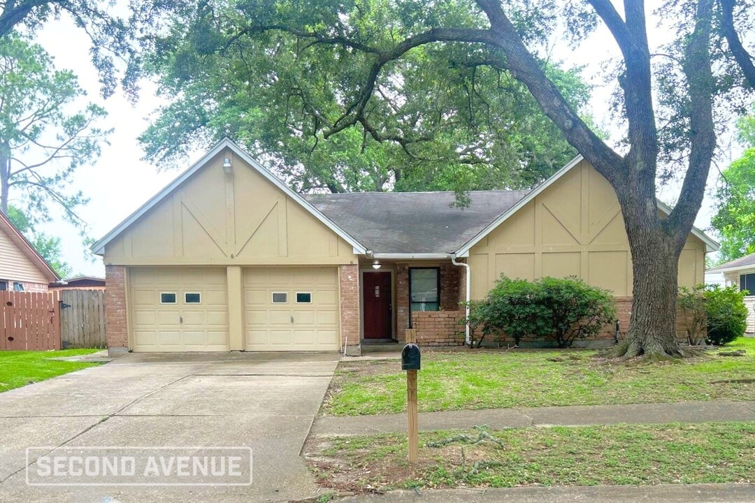 5119 Pennystone Way in Friendswood, TX - Building Photo