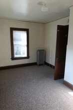 1937 University Ave, Unit Apartment 2 in Madison, WI - Foto de edificio - Building Photo