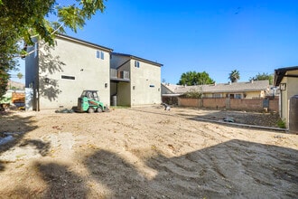 11533 Dronfield Ave in Pacoima, CA - Building Photo - Building Photo