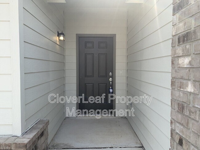 708 Stonemanor Bay in Seguin, TX - Building Photo - Building Photo