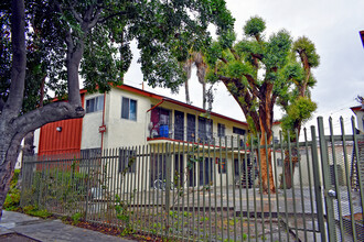 1501-1701 E Kay St in Compton, CA - Foto de edificio - Primary Photo