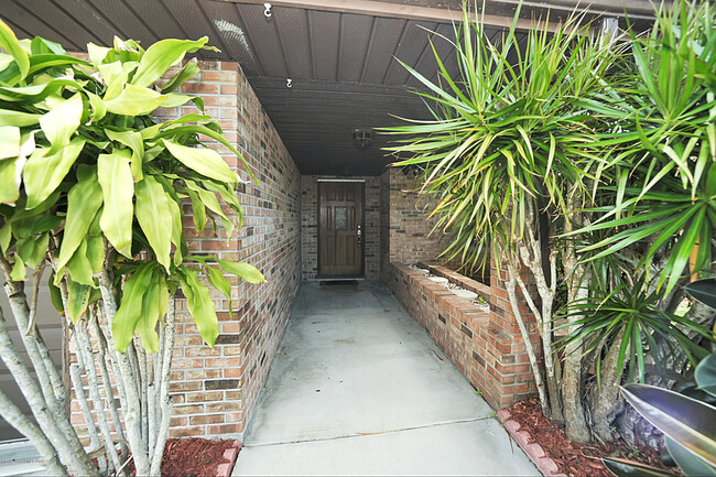 1068 Pineapple Ave NE in Palm Bay, FL - Building Photo - Building Photo