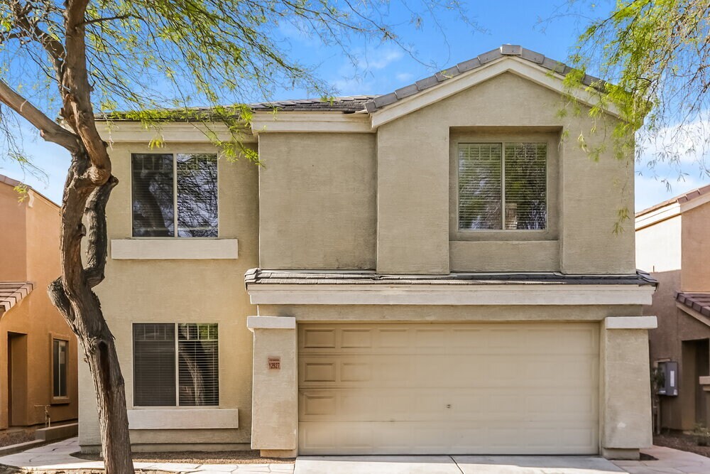 12927 W Peppertree Ln in Glendale, AZ - Foto de edificio