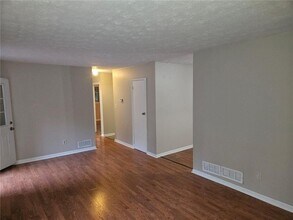 10259 Foxfire Terrace in Jonesboro, GA - Building Photo - Building Photo