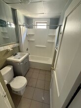 76 Lounsbury Ave in Waterbury, CT - Building Photo - Building Photo