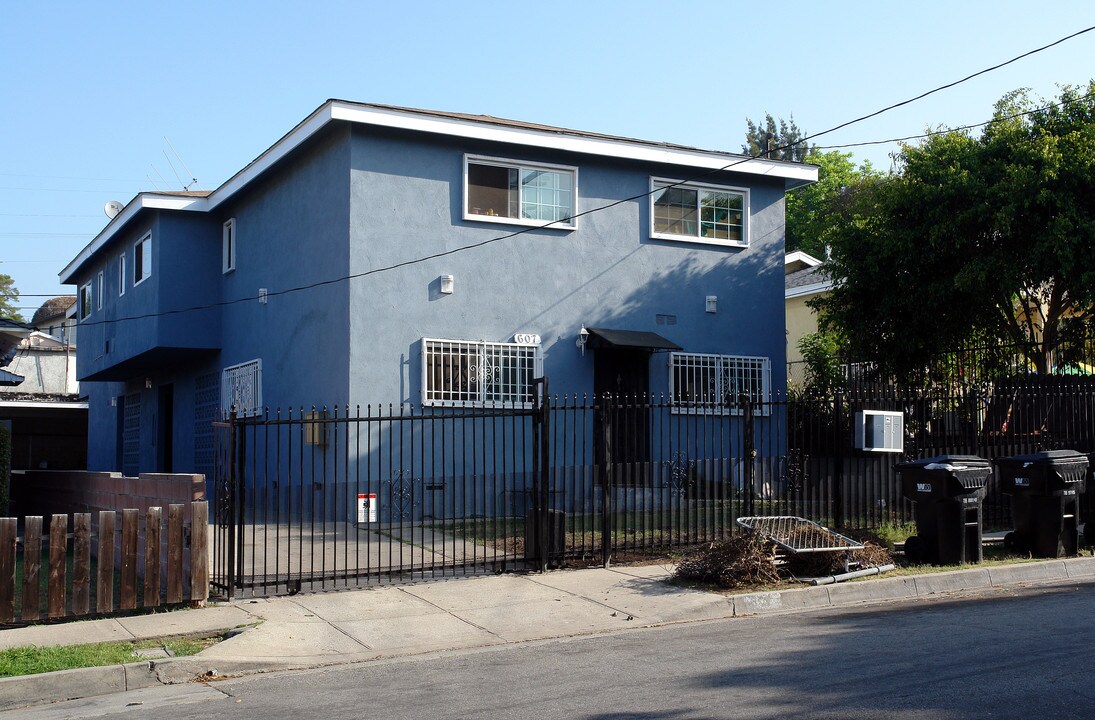 607 E 67th St in Inglewood, CA - Building Photo