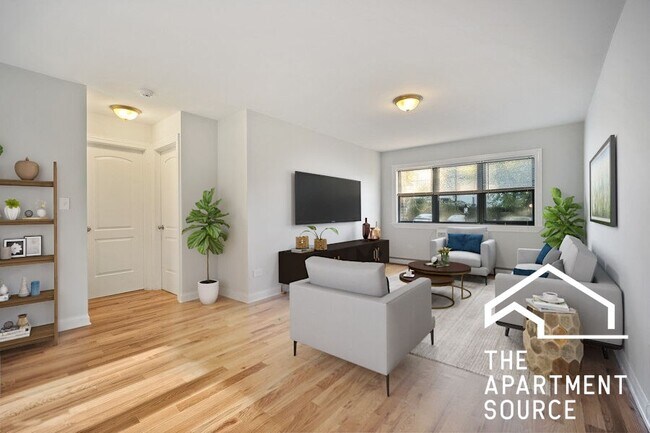 696 Elm Pl, Unit 102 in Highland Park, IL - Building Photo - Building Photo