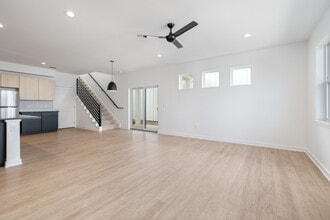 7601 Cooper Ln in Austin, TX - Building Photo - Building Photo