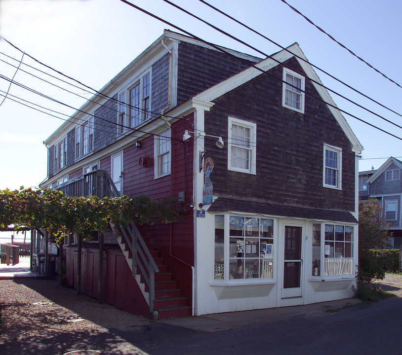 99-101 Commercial St in Provincetown, MA - Building Photo