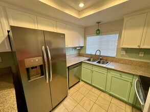 3527 Somerset Way in Carlsbad, CA - Building Photo - Building Photo
