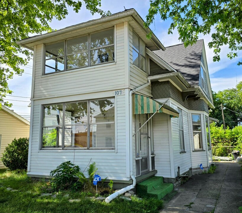107 W Fairview Ave-Unit -107A in South Bend, IN - Building Photo