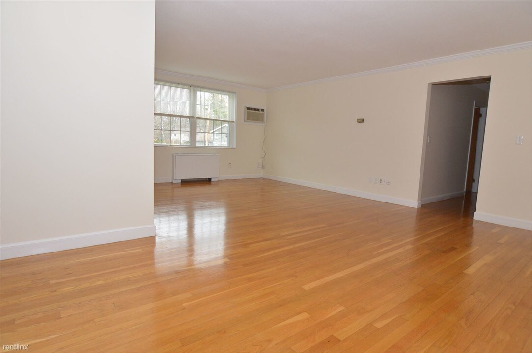 3 Captain Parker Arms-Unit -Apt 11 in Lexington, MA - Building Photo