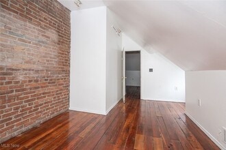 6911 Franklin Blvd in Cleveland, OH - Building Photo - Building Photo