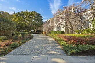 585 E Crescent Dr in Palo Alto, CA - Foto de edificio - Building Photo