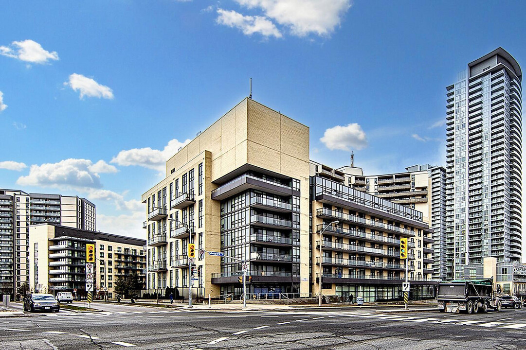 Uptown Towers I & II in Toronto, ON - Building Photo