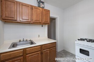49 Worthington St, Unit 12 in Boston, MA - Building Photo