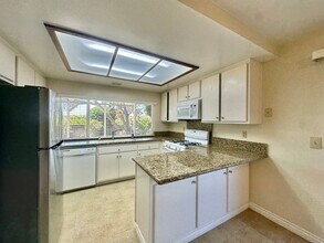 8723 Blue Lake Dr in San Diego, CA - Building Photo - Building Photo