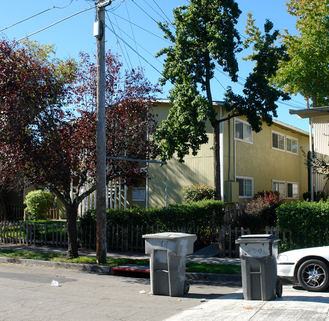 2837 Apple Valley Ln in Santa Rosa, CA - Building Photo - Building Photo