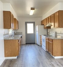 1161 Murray Dr W in The Dalles, OR - Building Photo - Building Photo
