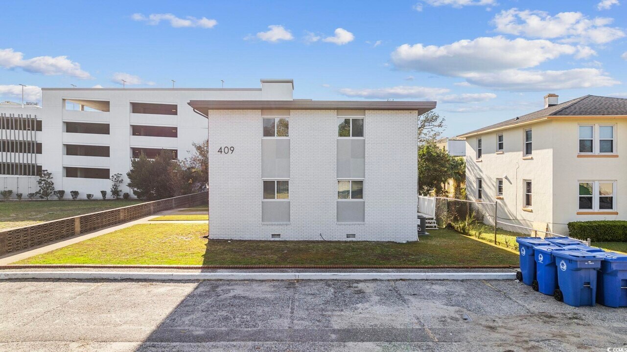 409 17th Ave N in Myrtle Beach, SC - Building Photo