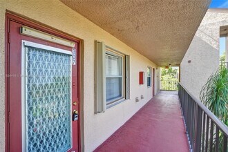 370 NW 76th Ave in Margate, FL - Building Photo - Building Photo