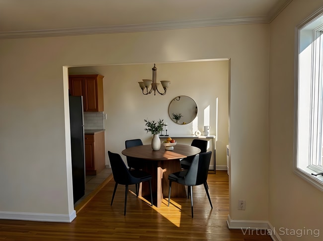 2314 38th St, Unit #2 in Astoria, NY - Foto de edificio - Building Photo